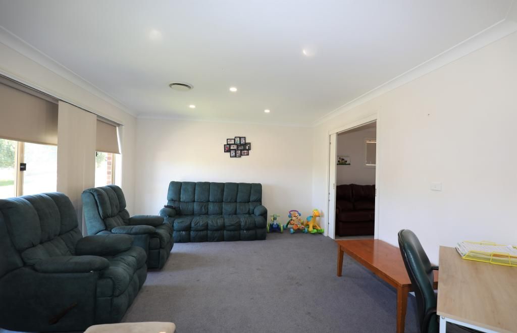 11 Hambrook Place, Young NSW 2594, Image 1