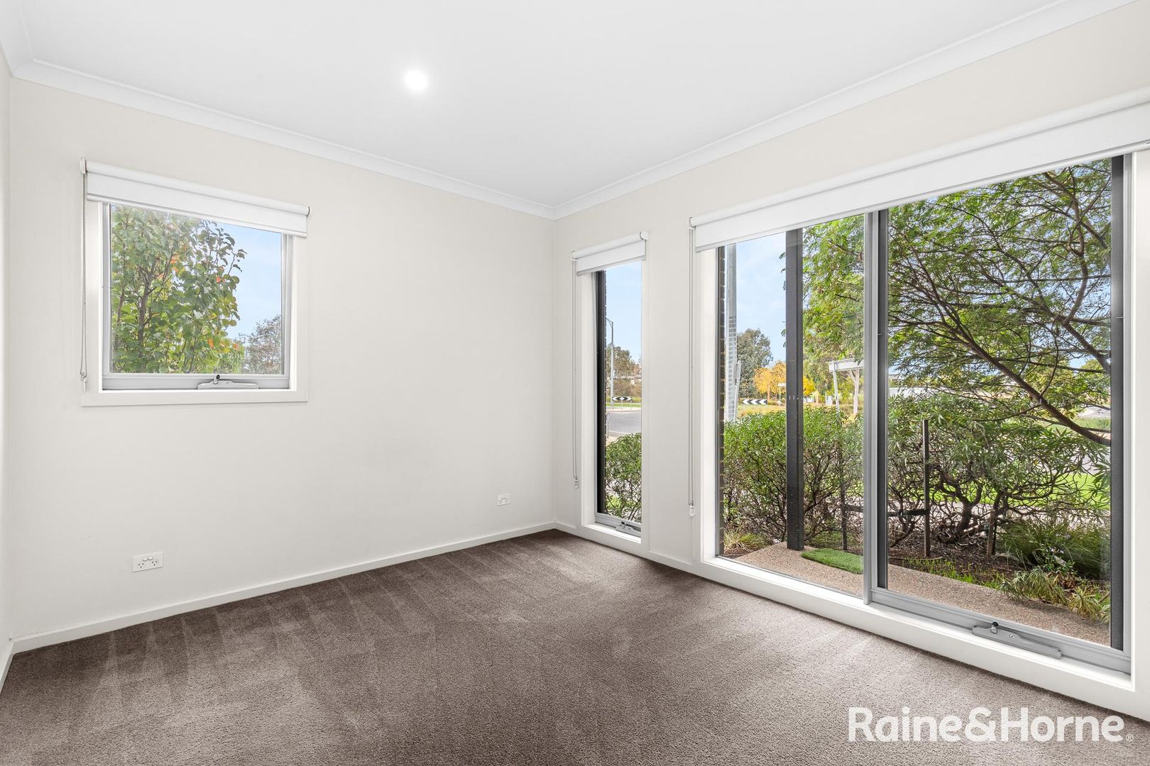 80 Ashcroft Avenue, Williams Landing VIC 3027, Image 2