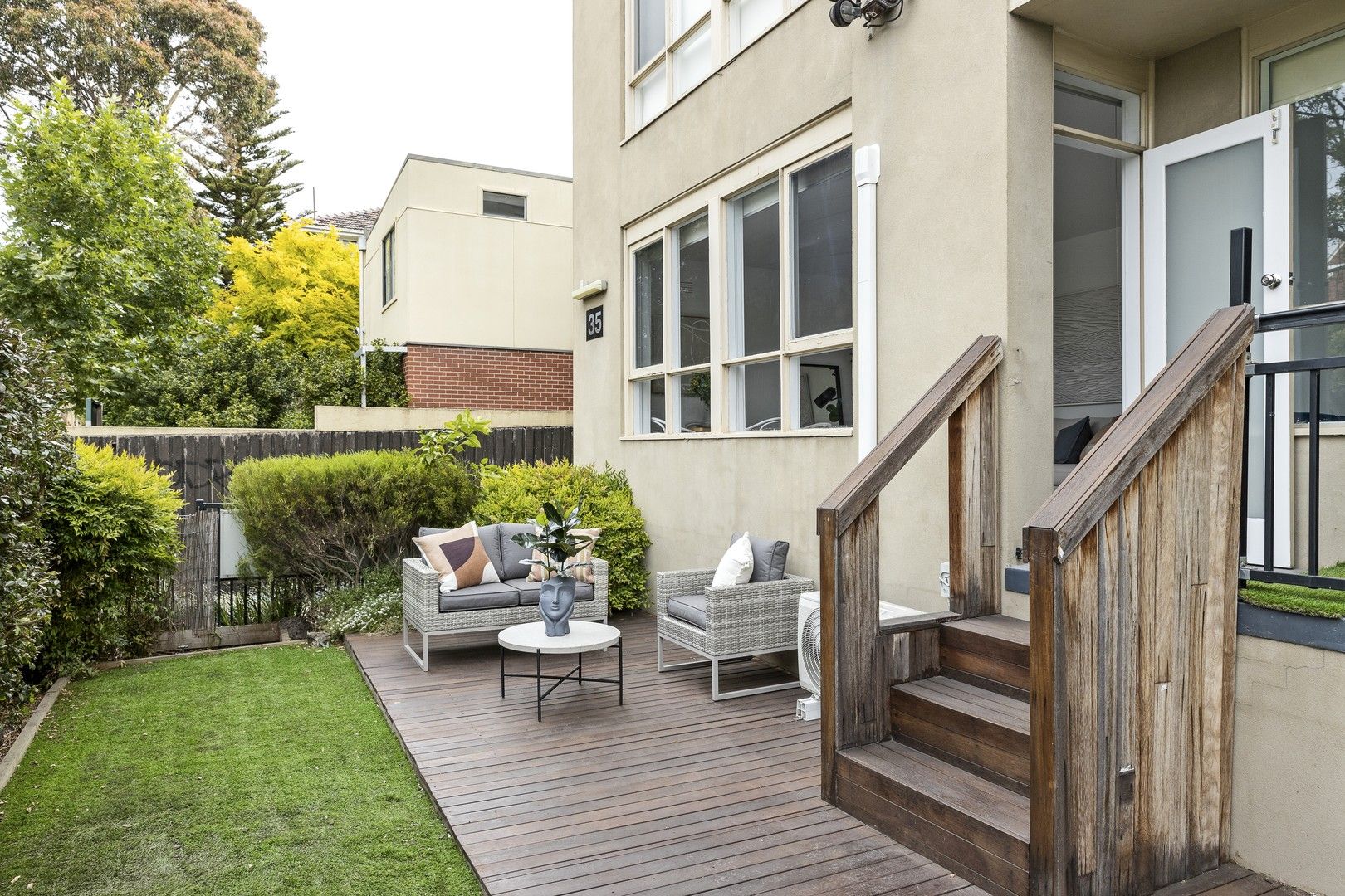 2 bedrooms Apartment / Unit / Flat in 1/35 Kooyong Road ARMADALE VIC, 3143