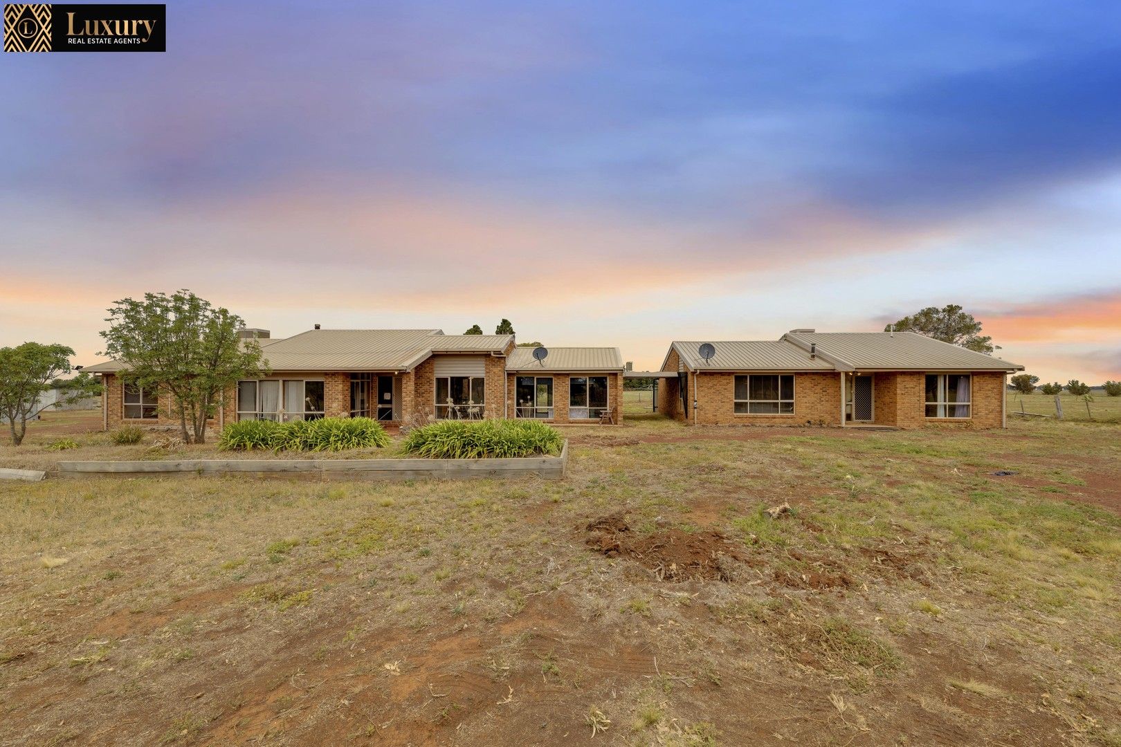 5 bedrooms House in 215-249 Mount Cottrell Road MELTON VIC, 3337