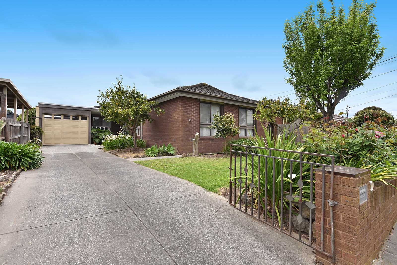 17 Lackenheath Drive, Tullamarine VIC 3043 House For Rent 525 Domain