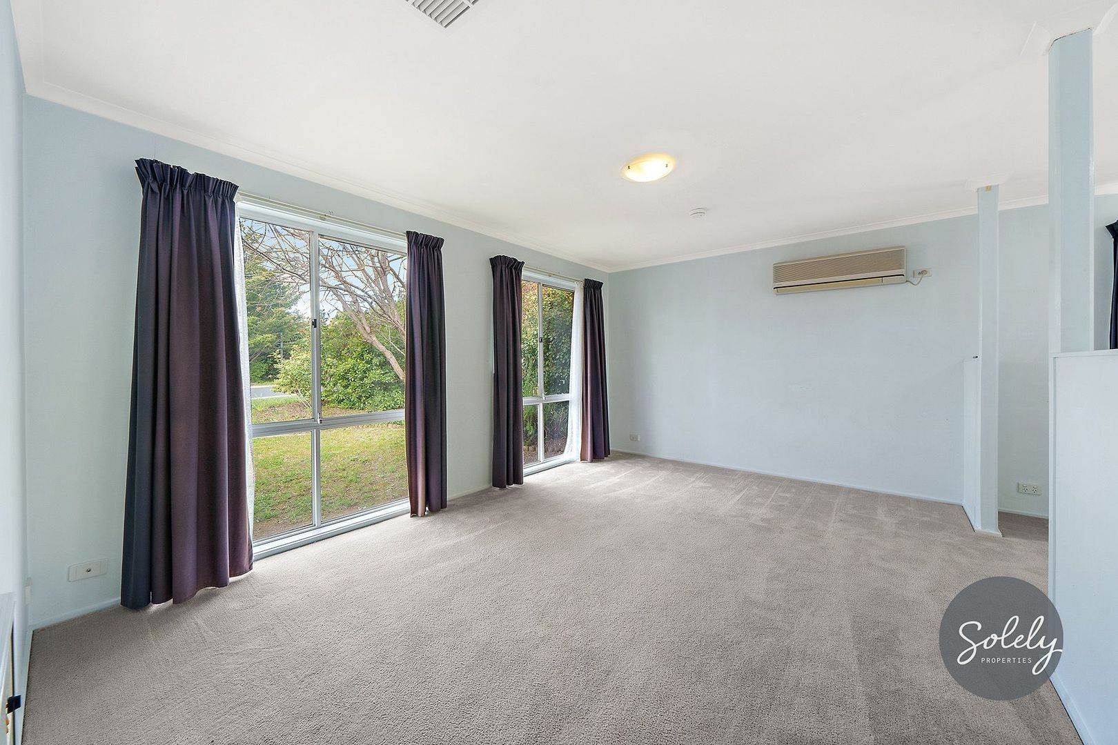 52 Keverstone Circuit, Isabella Plains ACT 2905, Image 2