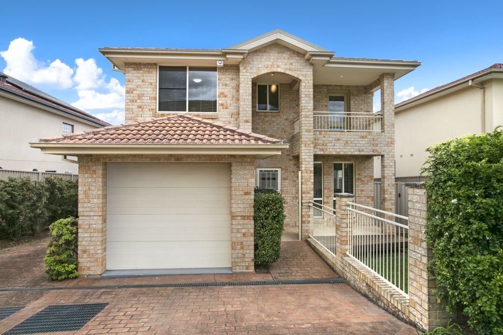 3 bedrooms Townhouse in 59 Garfield Street WENTWORTHVILLE NSW, 2145