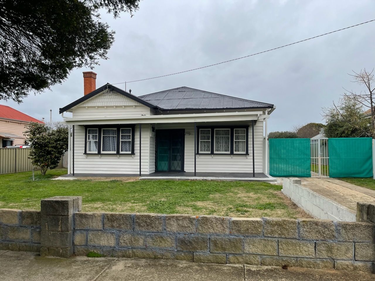 3 bedrooms House in 24 Sobraon Street SHEPPARTON VIC, 3630