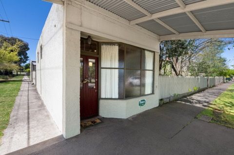 1 bedrooms Apartment / Unit / Flat in 622a Armstrong Street North SOLDIERS HILL VIC, 3350