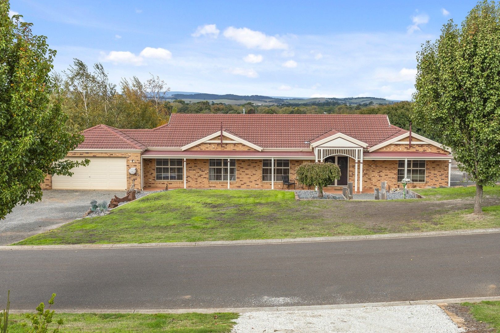 11 Clover Court, Romsey VIC 3434, Image 0