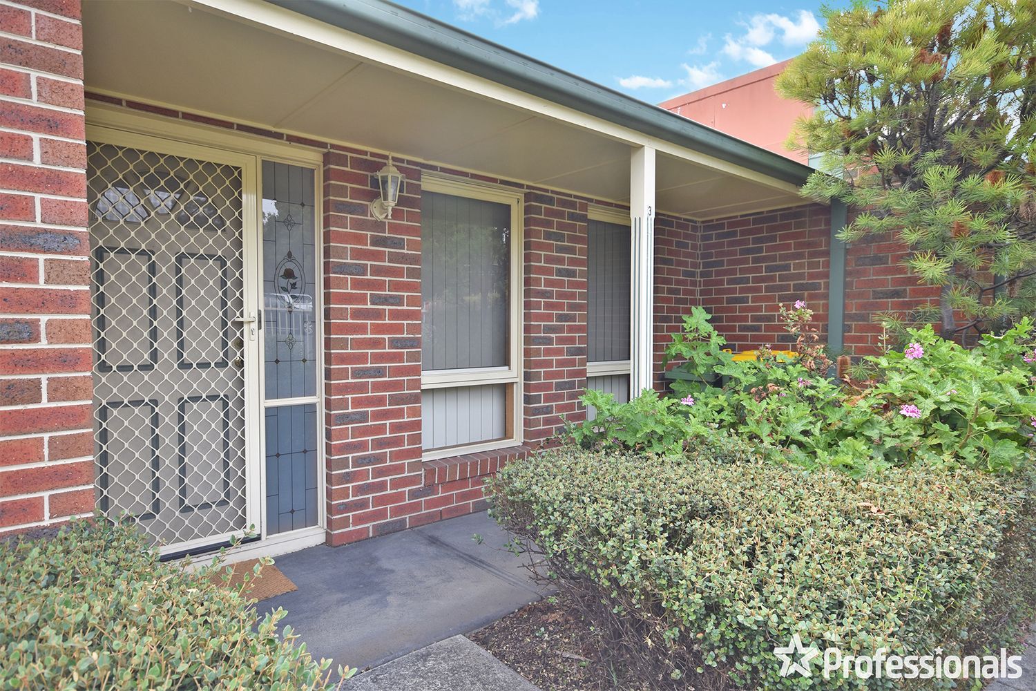1 bedrooms Apartment / Unit / Flat in 3/5 Charles Street MOOROOLBARK VIC, 3138