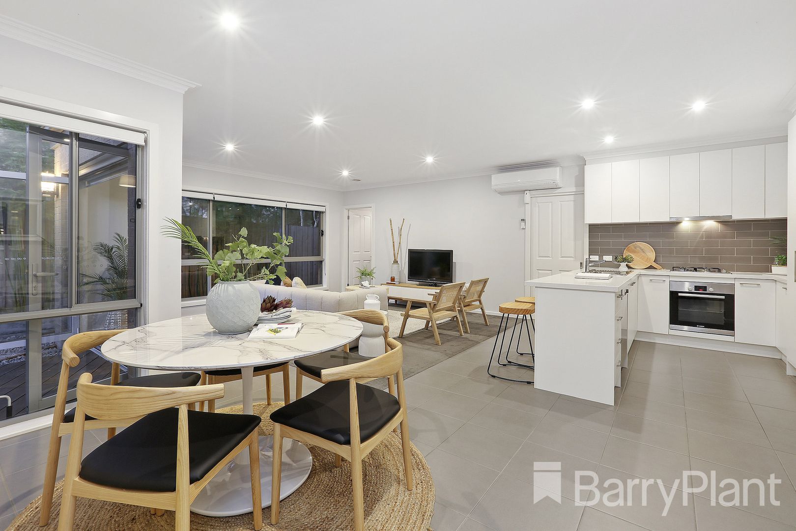 2/18 Summit Avenue, Belmont VIC 3216, Image 2