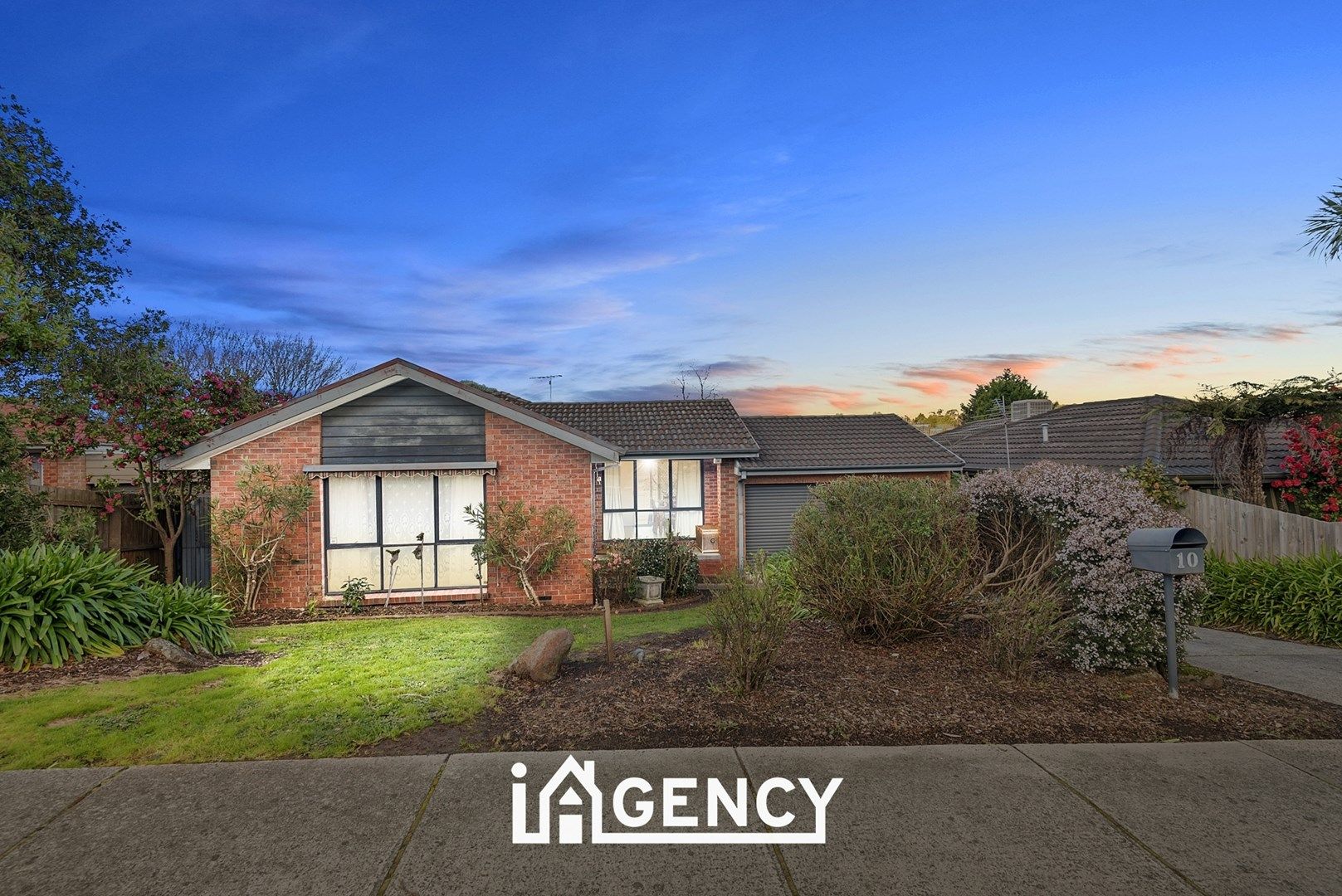 10 Singleton Drive, Endeavour Hills Property History & Address