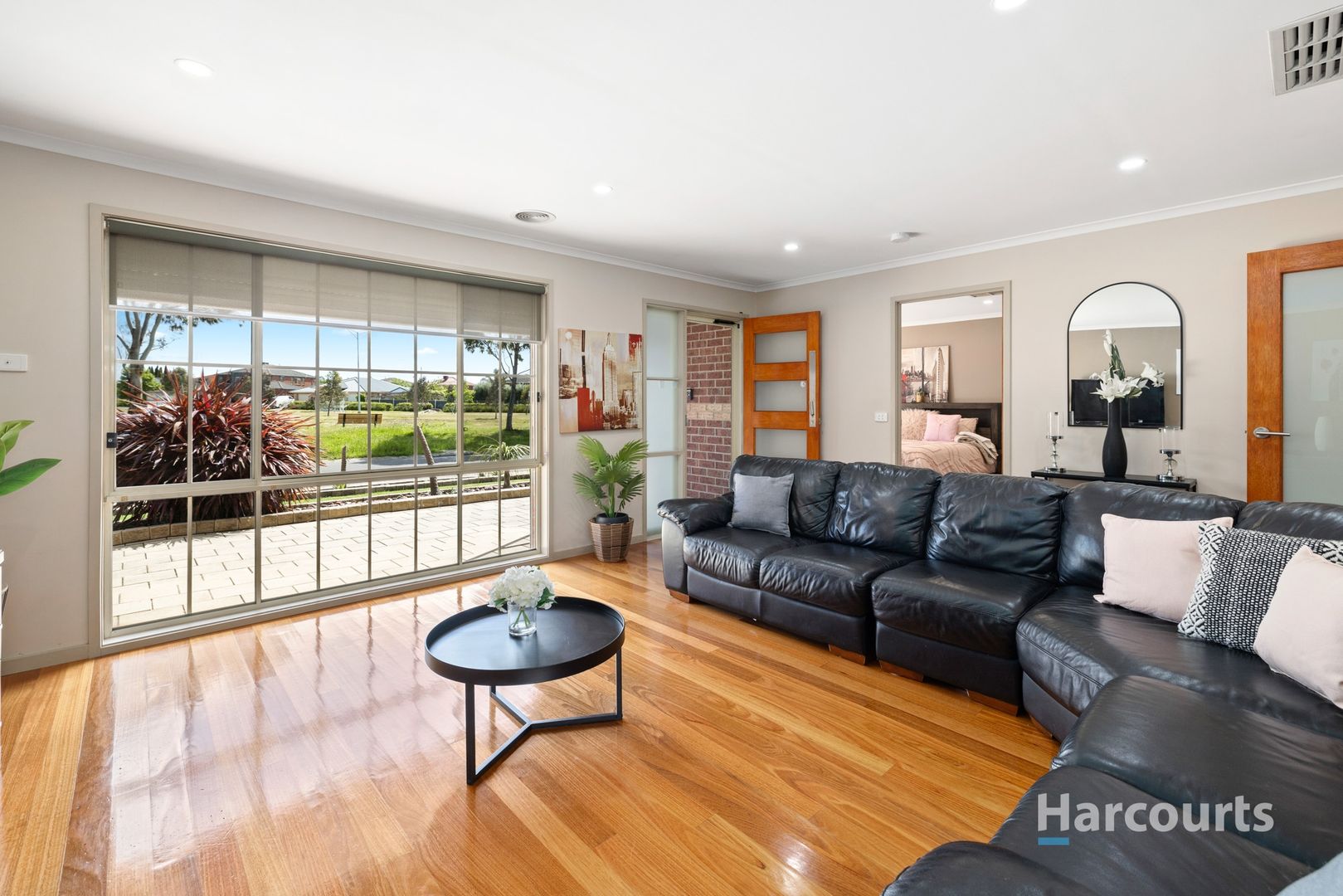 24 Wood Grove, Burnside VIC 3023, Image 2