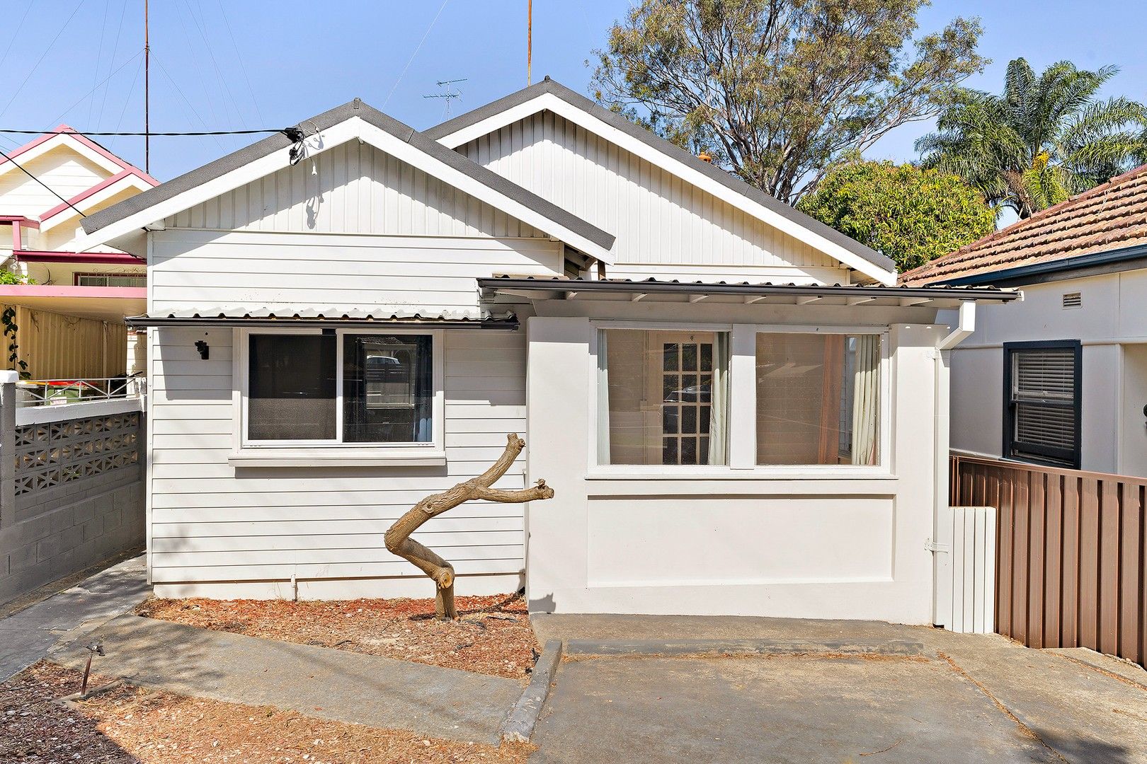 3 bedrooms House in 4 Gardiner Avenue BANKSIA NSW, 2216