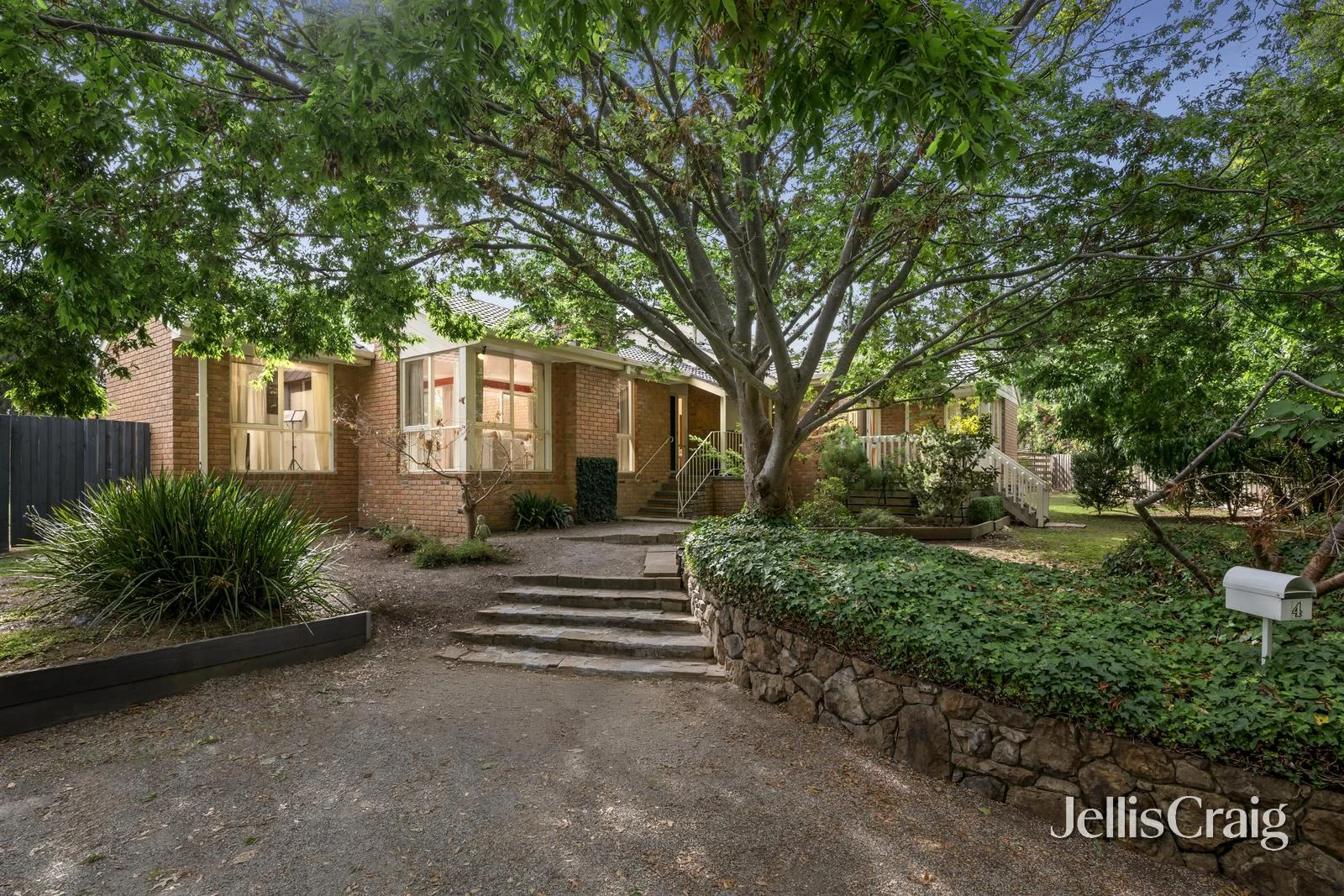 Primary image of 4 Henty Court, Mooroolbark VIC 3138