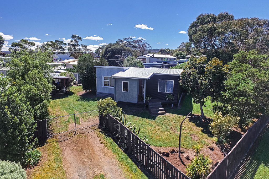 10 Mongana Street, Dodges Ferry TAS 7173, Image 2