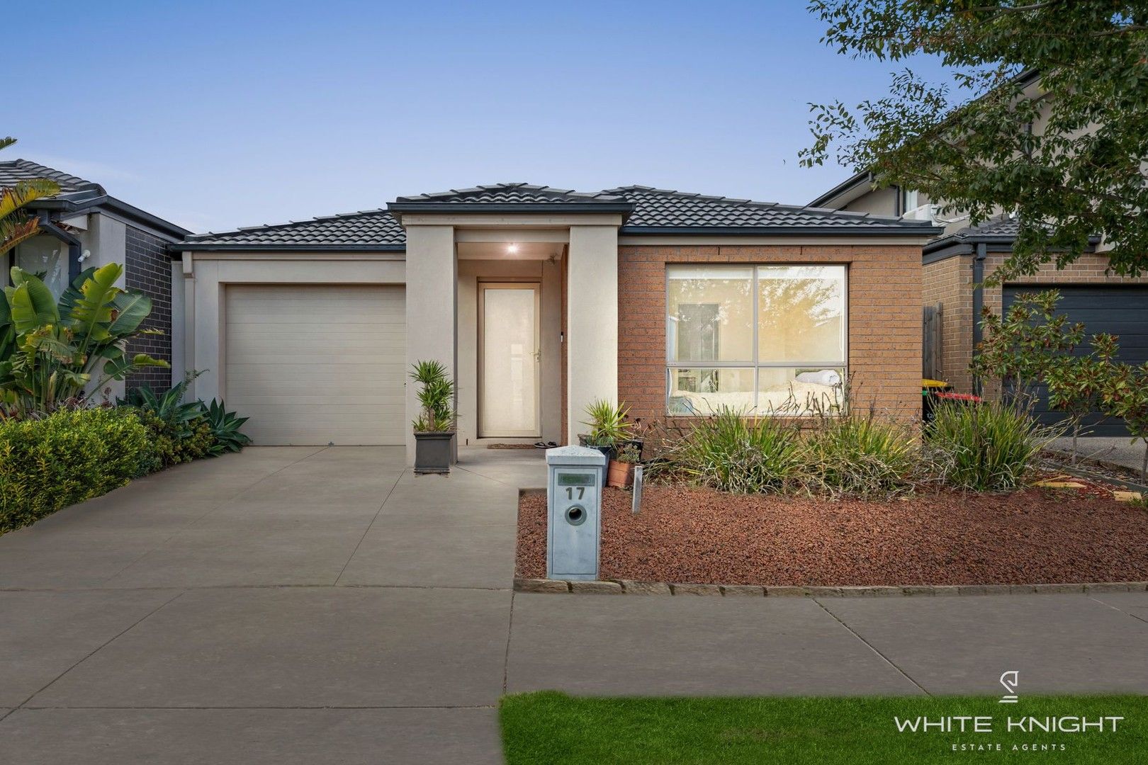 3 bedrooms House in 17 Forrester Grove FRASER RISE VIC, 3336