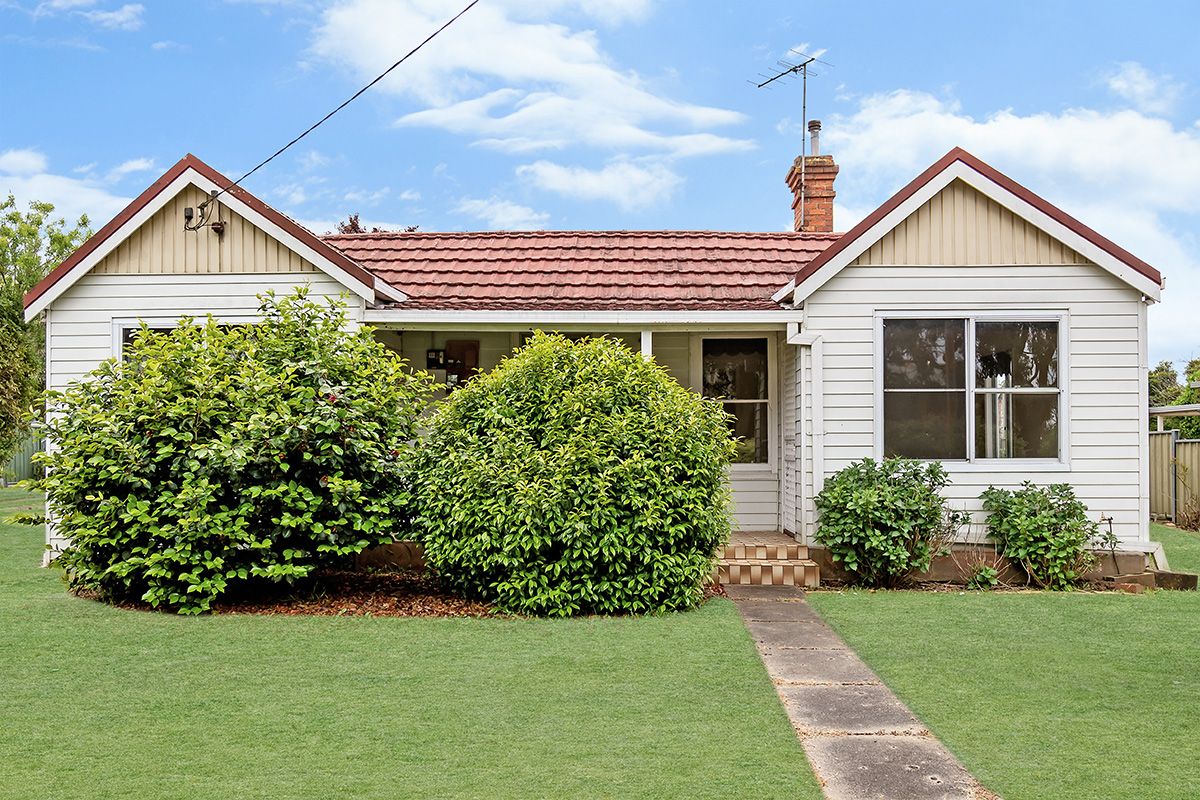 4 bedrooms House in 165 King Street HAMILTON VIC, 3300