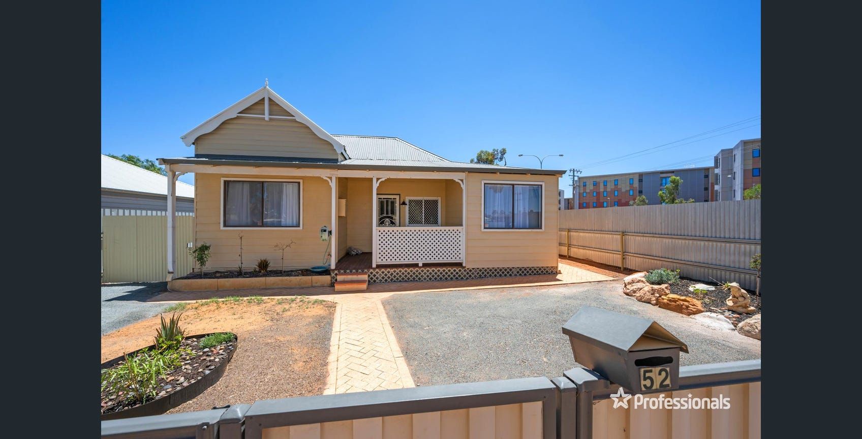 3 bedrooms House in 52 Hanbury Street KALGOORLIE WA, 6430