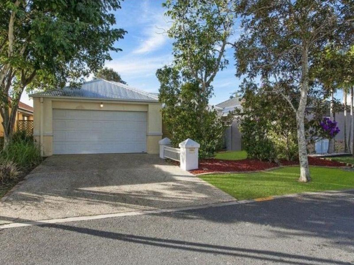 3 bedrooms House in 27 Rainbird Close BURLEIGH WATERS QLD, 4220