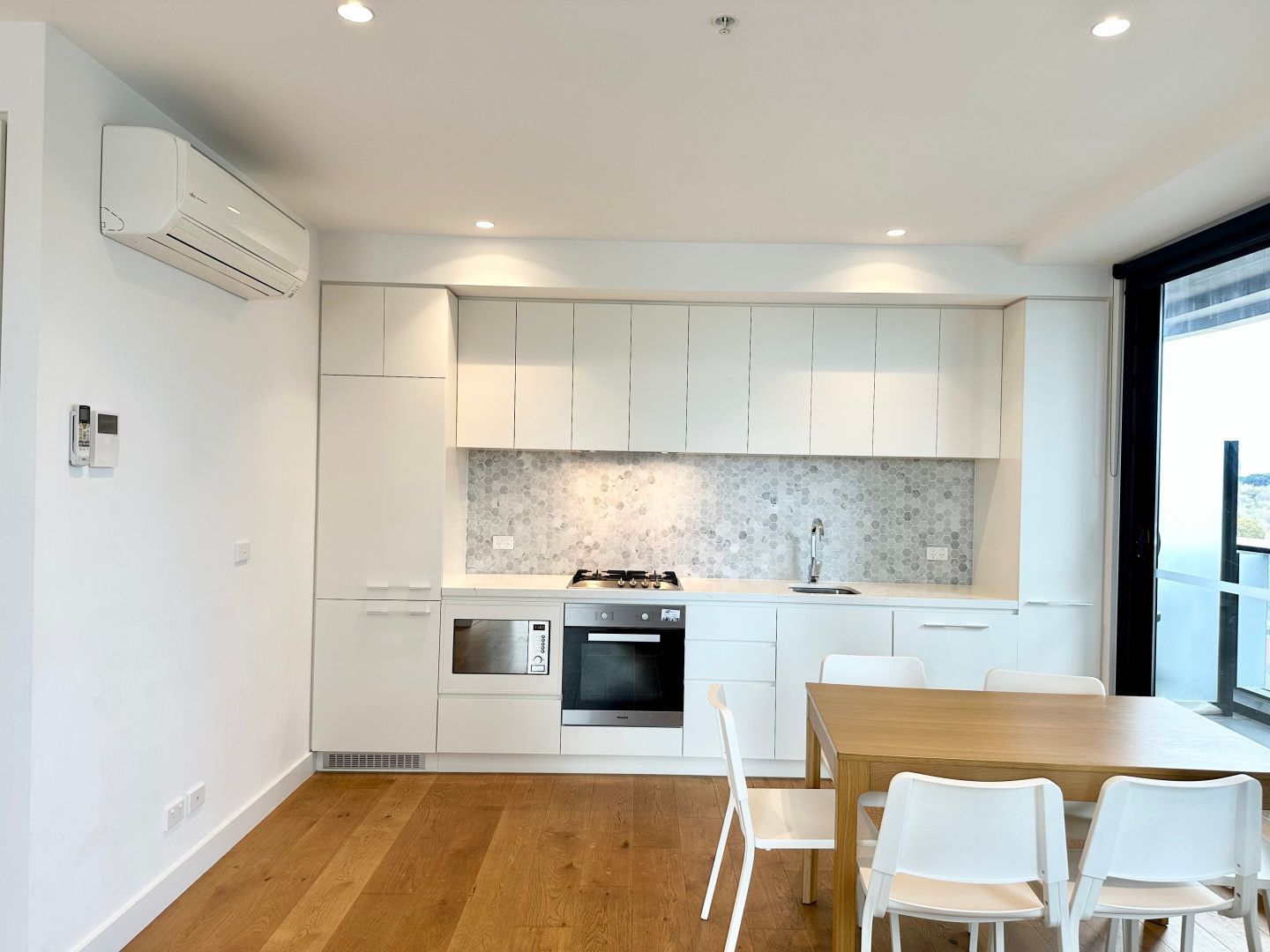 2 bedrooms Apartment / Unit / Flat in 1201/850 Whitehorse Rd BOX HILL VIC, 3128