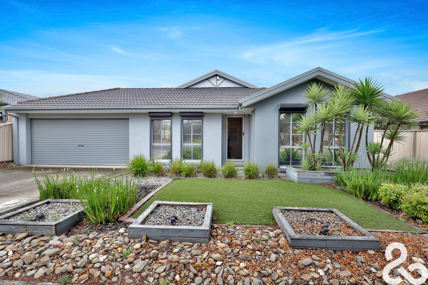 4 bedrooms House in 10 Clarence Way TAYLORS HILL VIC, 3037