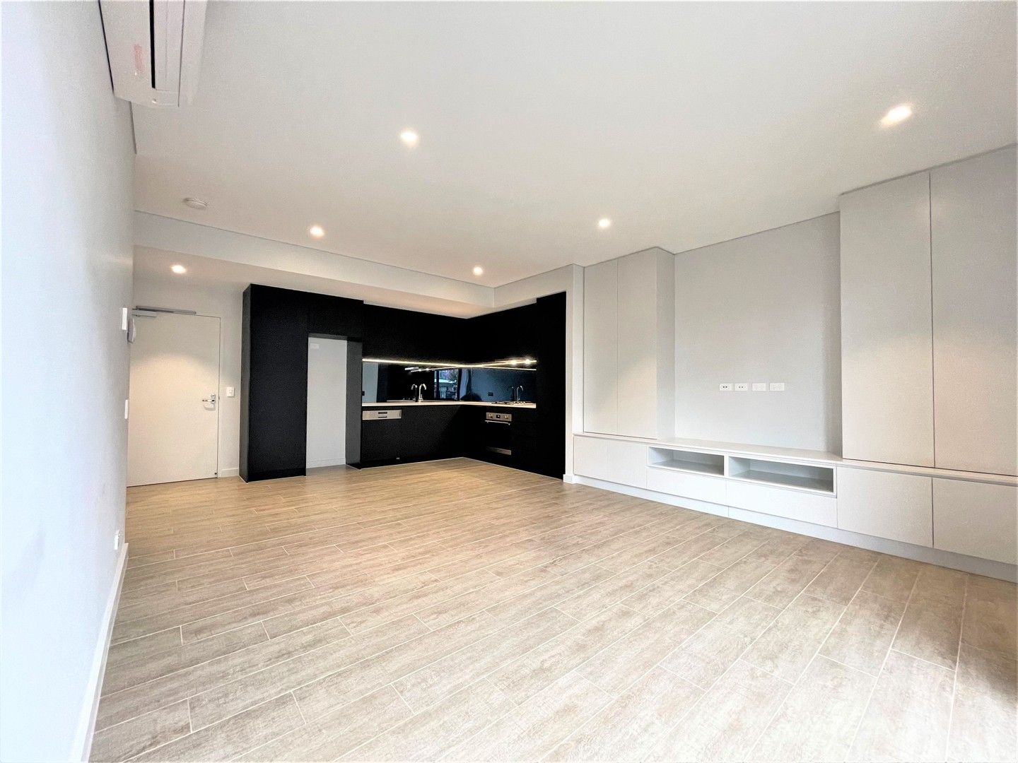 1 bedrooms Apartment / Unit / Flat in 16 Gratwick Mews EDMONDSON PARK NSW, 2174