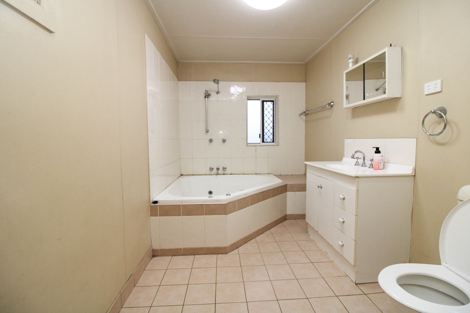 3 bedrooms House in 77 Station Street CLONCURRY QLD, 4824