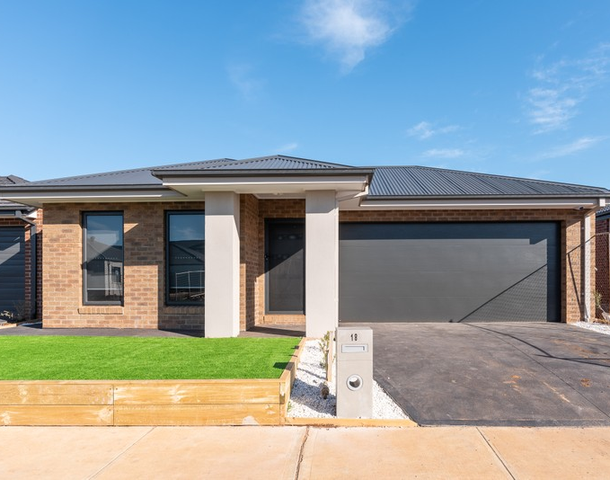 18 Wonnangatta Crescent, Weir Views VIC 3338