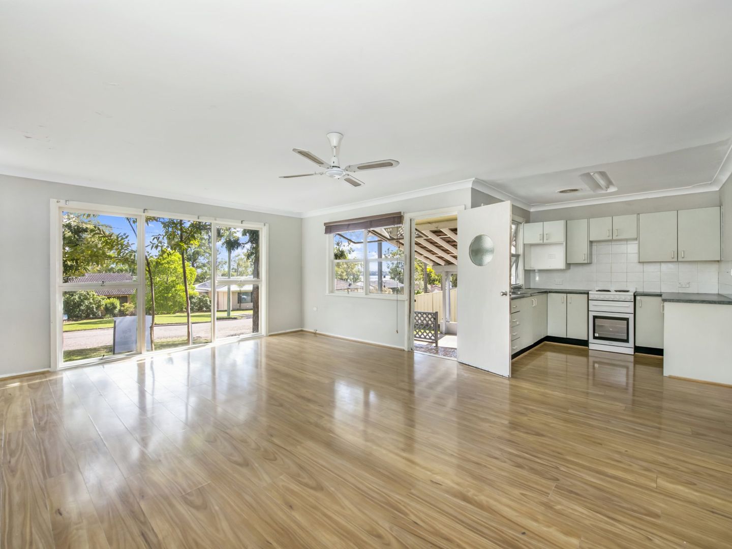 6 Inderan Avenue, Lake Haven NSW 2263, Image 1