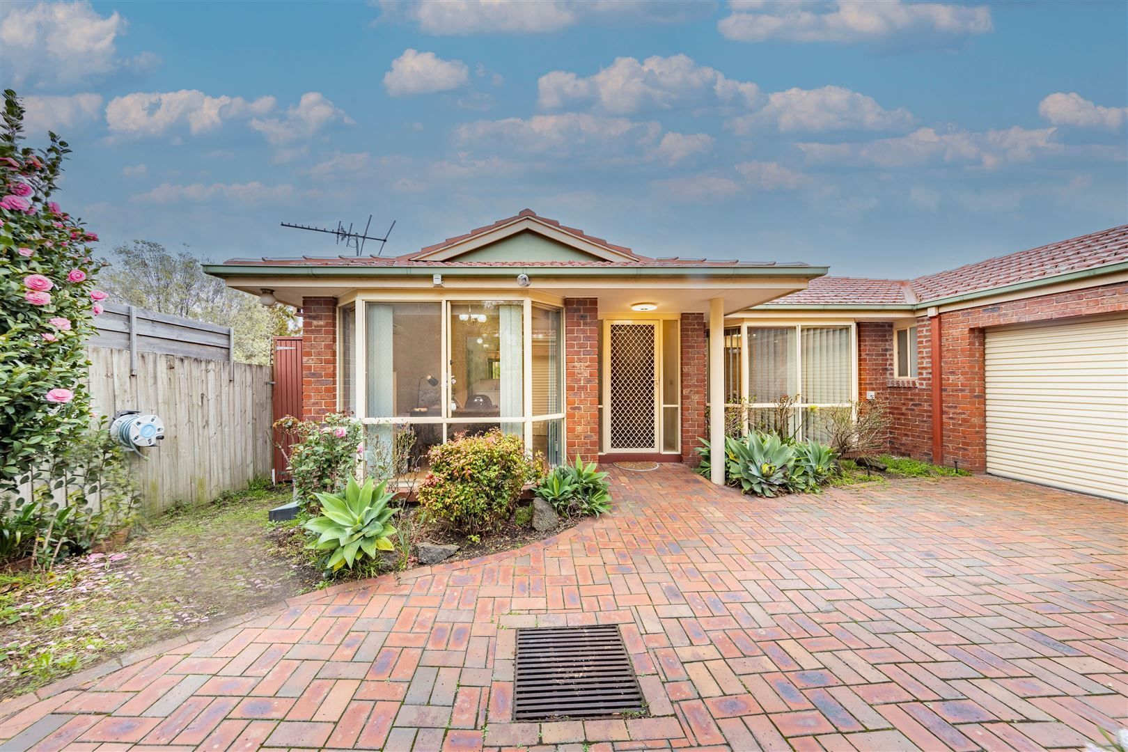 4 bedrooms Apartment / Unit / Flat in 2/8 Marriott Parade GLEN WAVERLEY VIC, 3150