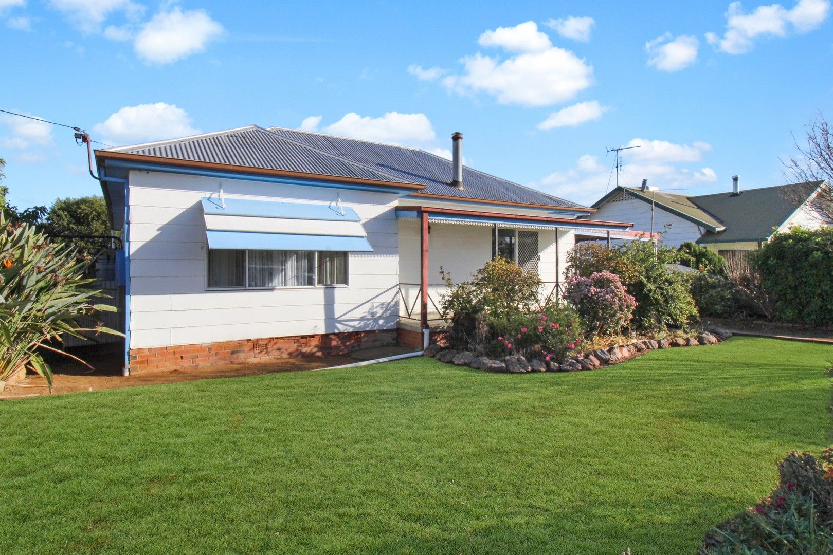 4 bedrooms House in 220 Piper Street HAY NSW, 2711