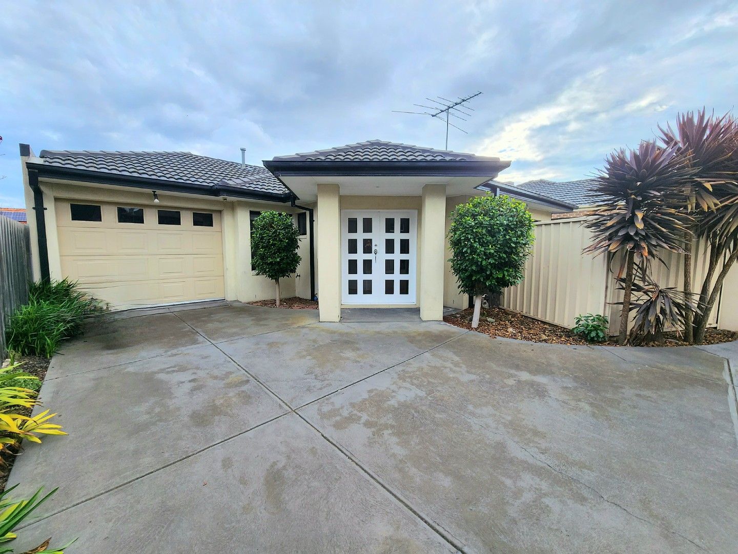 3 bedrooms Apartment / Unit / Flat in 2/187 Maidstone Street ALTONA VIC, 3018