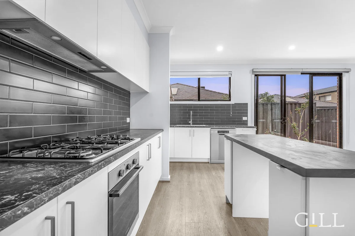 Additional image 6 of 2/11 Pettit Close, Berwick VIC 3806