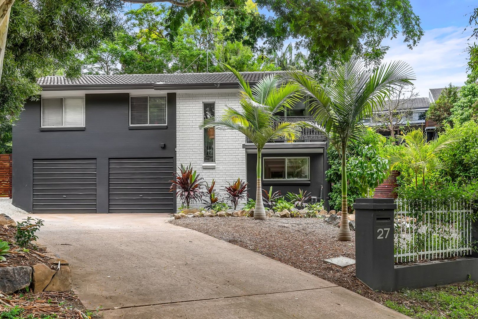 4 bedrooms House in 27 Halimah Street CHAPEL HILL QLD, 4069