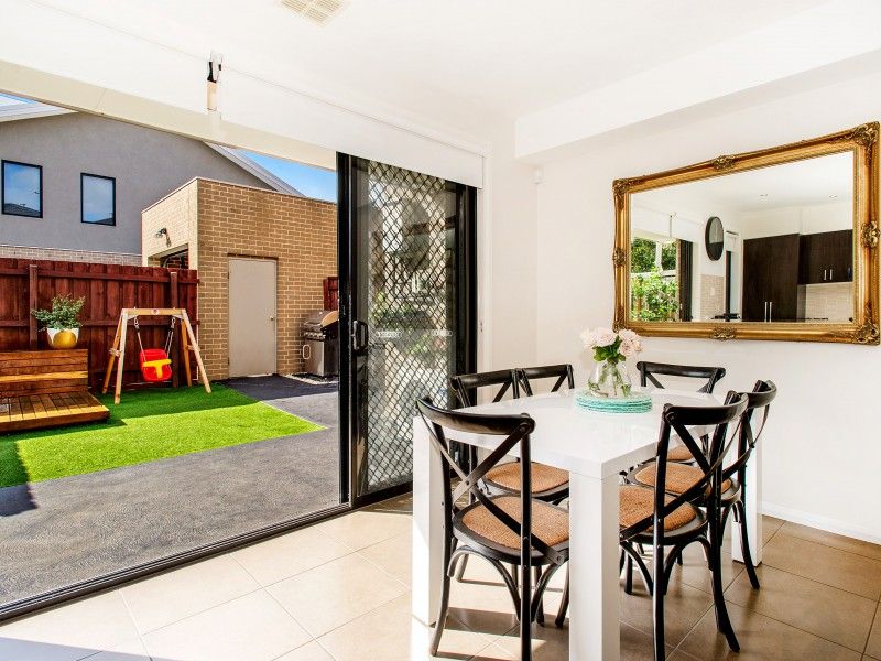 2/12 Lake Avenue, Pascoe Vale VIC 3044, Image 1