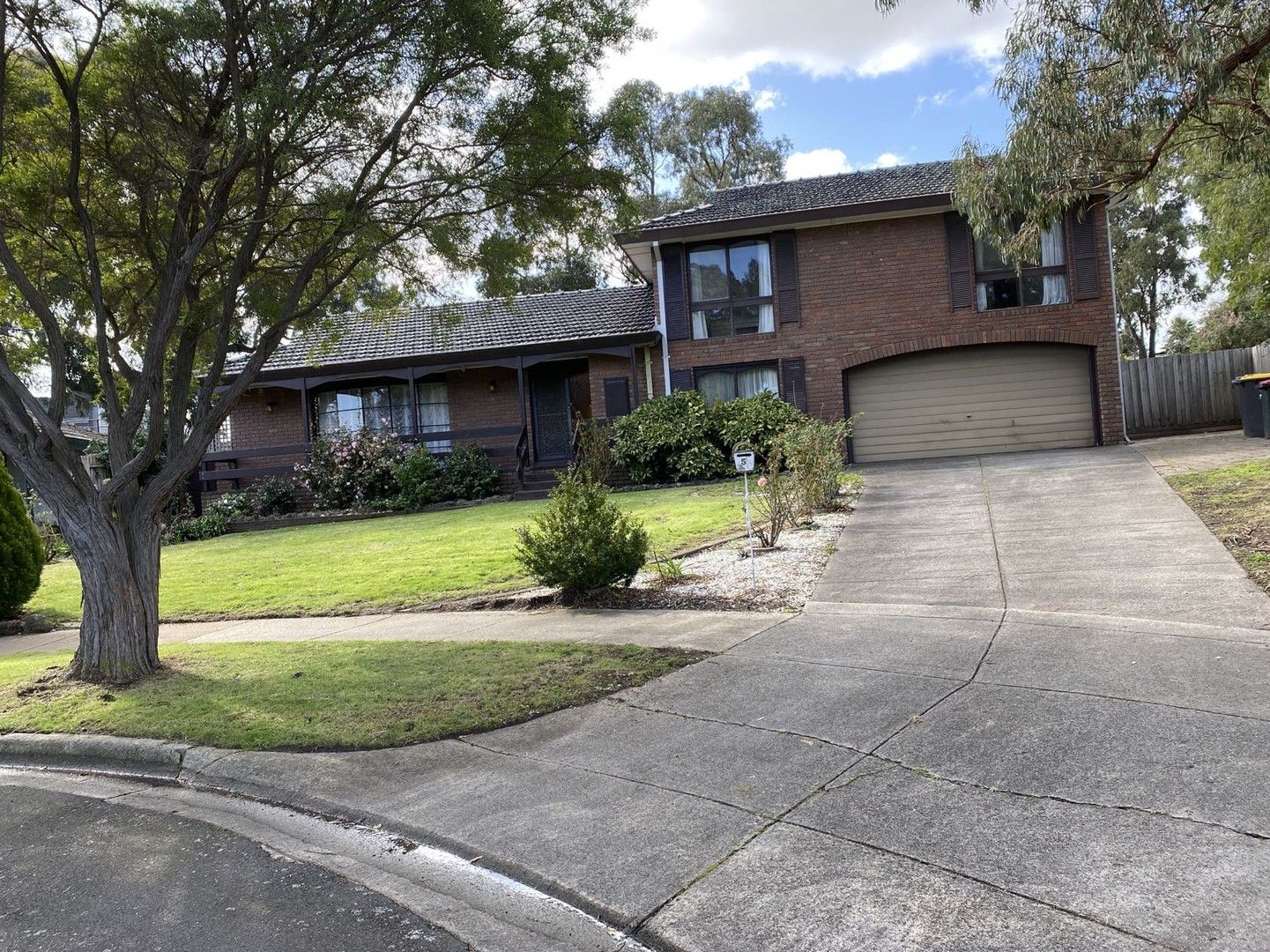4 bedrooms House in 5 Wheeler court WHEELERS HILL VIC, 3150