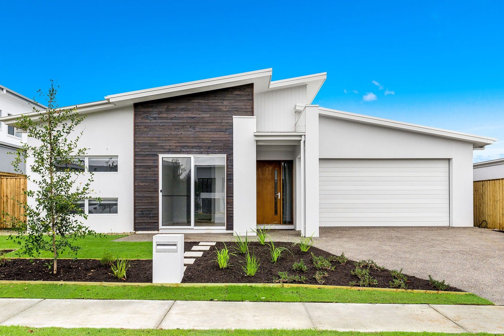 4 bedrooms House in 17 Cove Avenue SKENNARS HEAD NSW, 2478