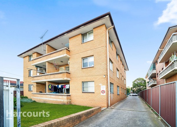 2/11 Gilbert Street, Cabramatta NSW 2166