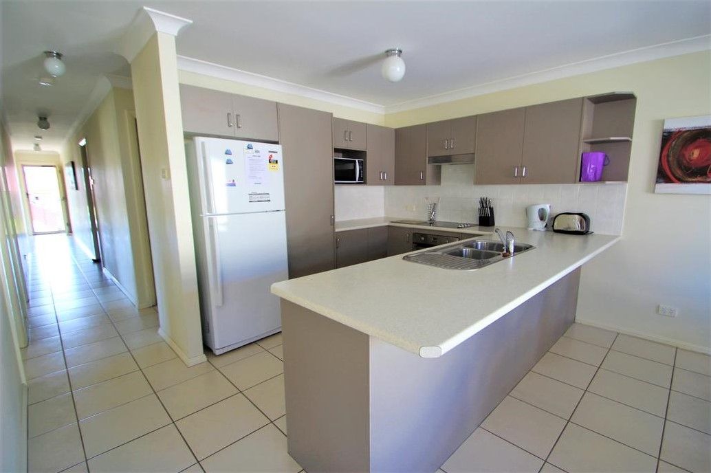 2//4  The Grove, Singleton NSW 2330, Image 2