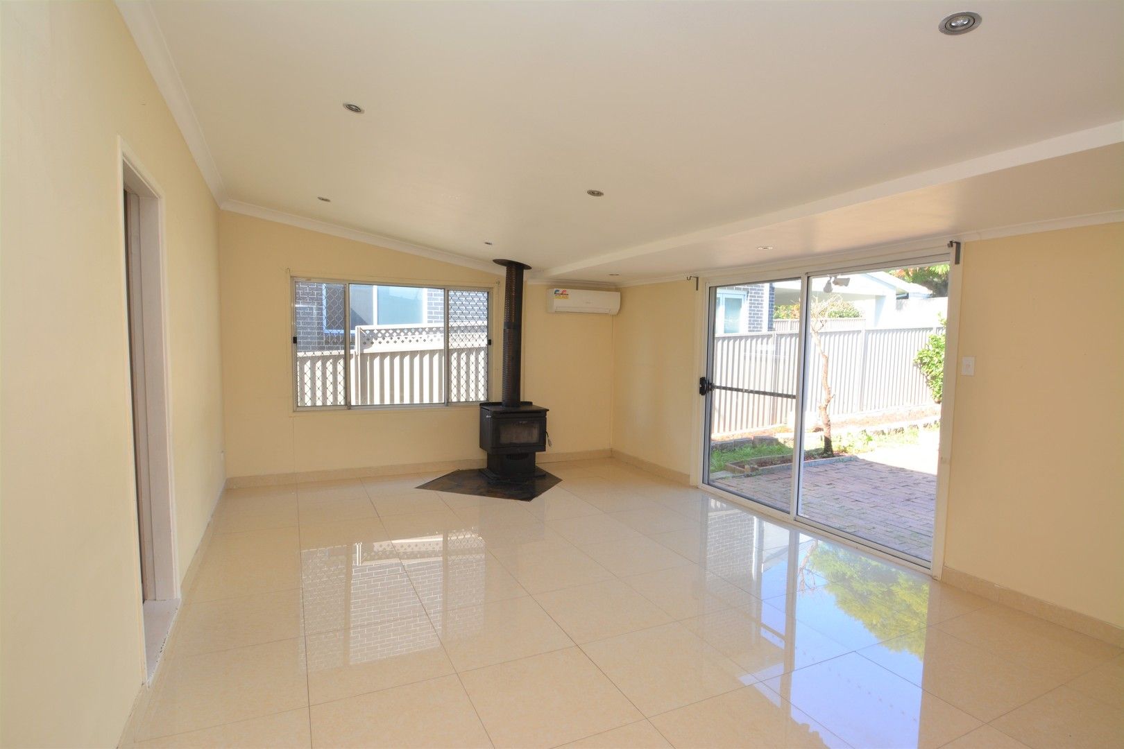 5 bedrooms House in 24 Gloucester Avenue MERRYLANDS NSW, 2160