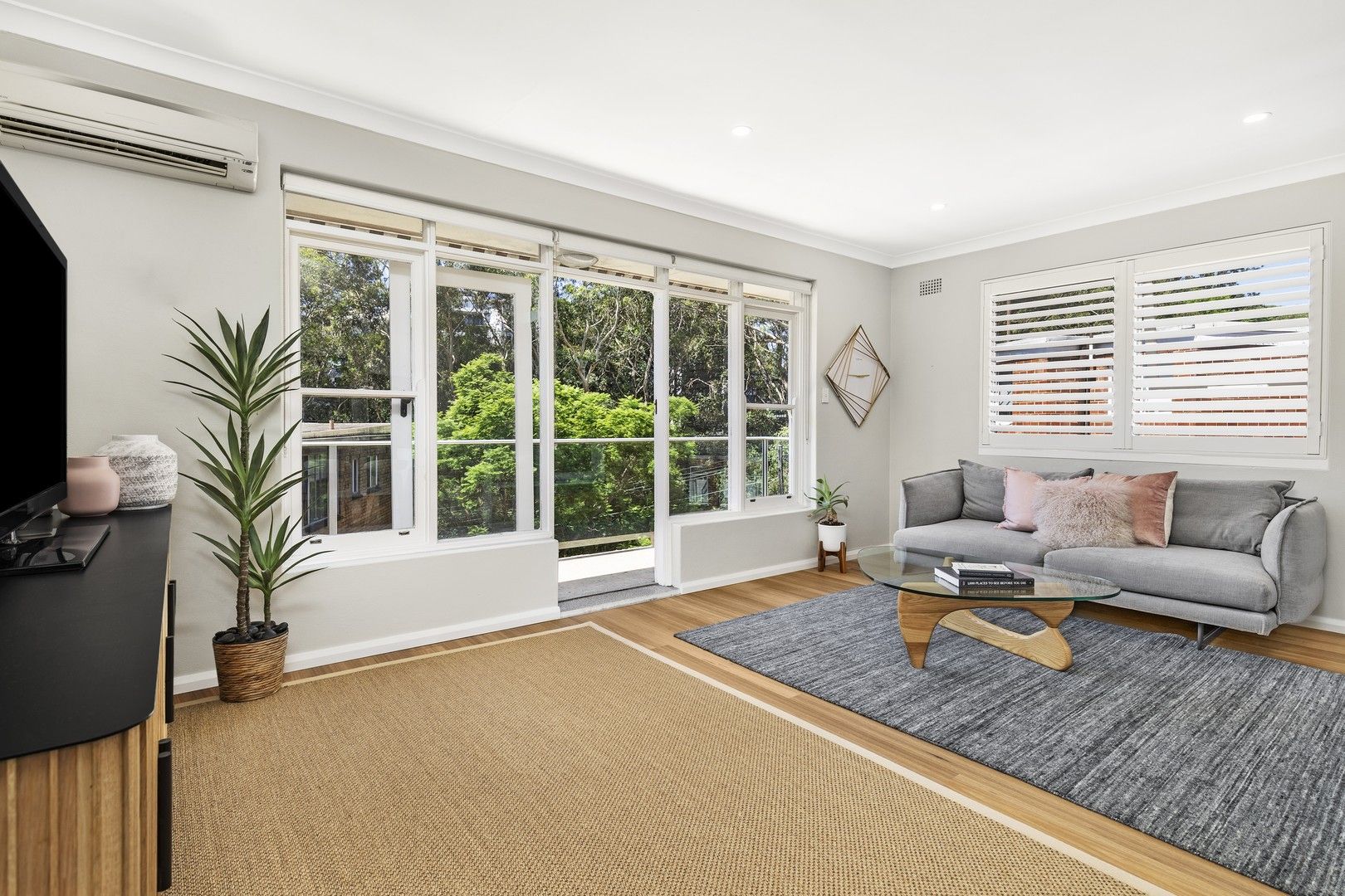 2 bedrooms Apartment / Unit / Flat in 12/8 Elizabeth Parade LANE COVE NSW, 2066