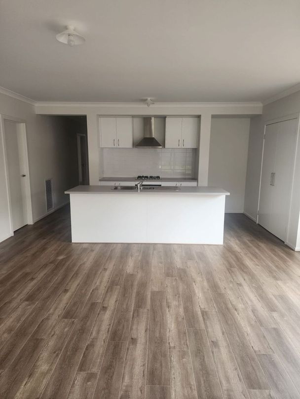 4 bedrooms House in  MELTON SOUTH VIC, 3338