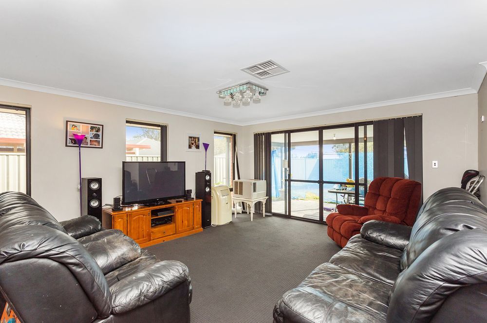 166 Blackadder Road, Swan View WA 6056, Image 1