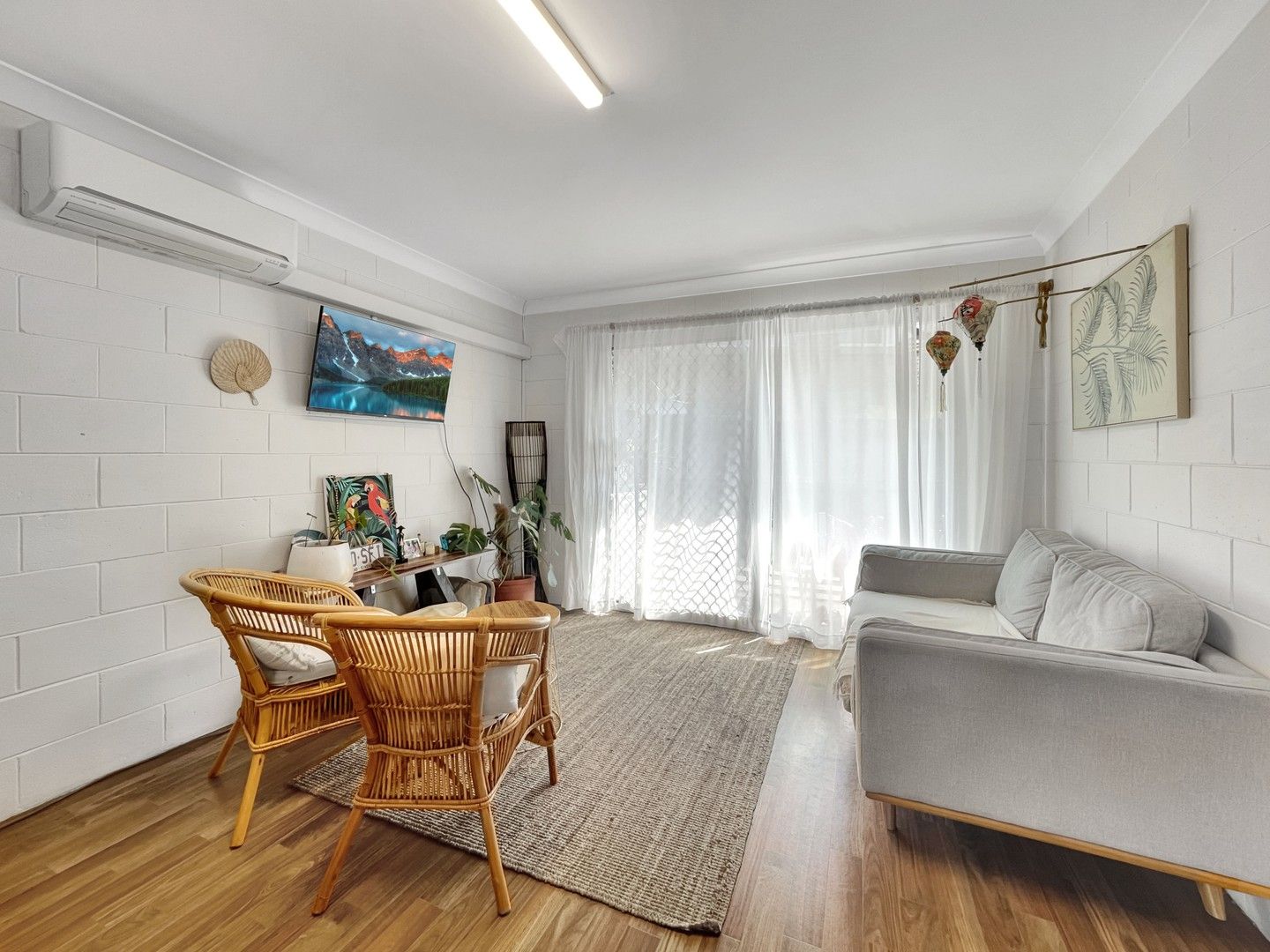 2 bedrooms Apartment / Unit / Flat in 2/9 Tarcoola Avenue MOOLOOLABA QLD, 4557