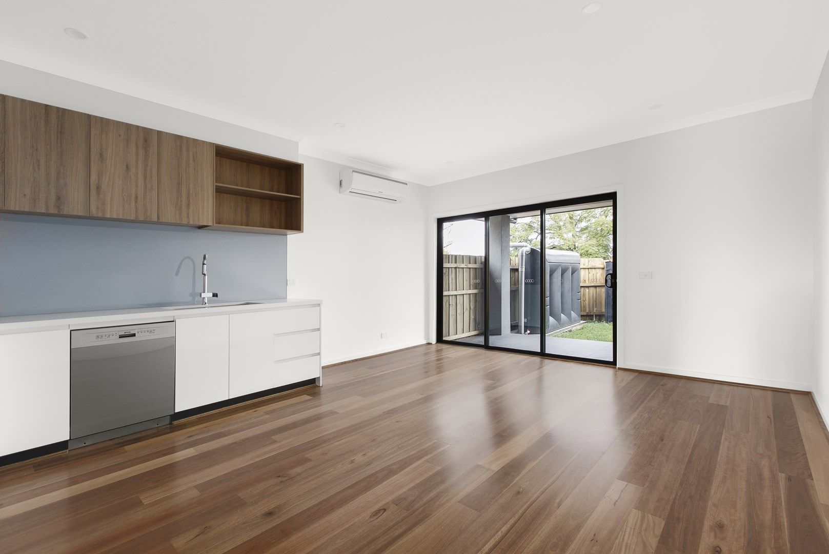 3 bedrooms Townhouse in 1/42 Edinburgh Street CLAYTON VIC, 3168