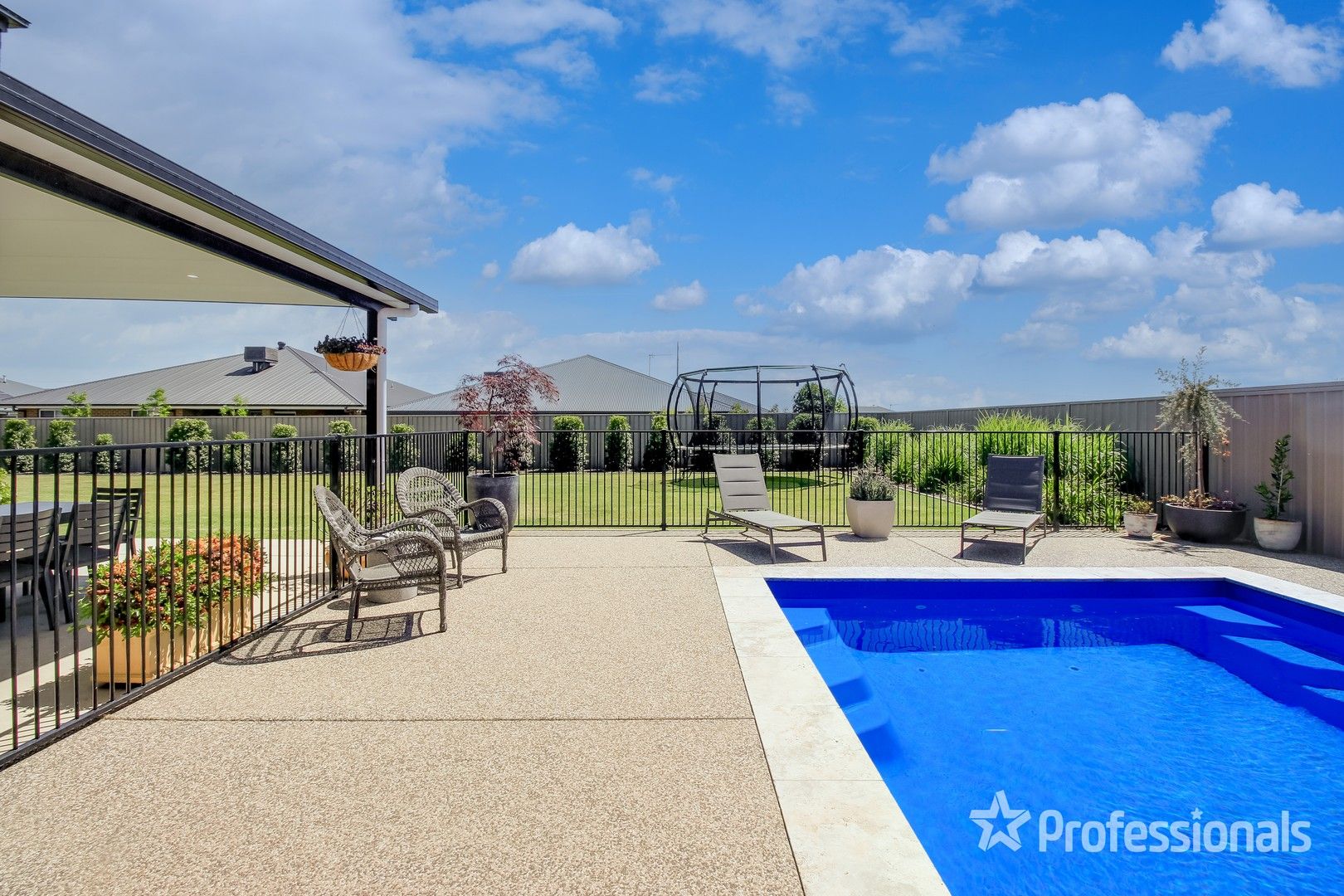 9 Hughes Court, Lloyd NSW 2650, Image 0