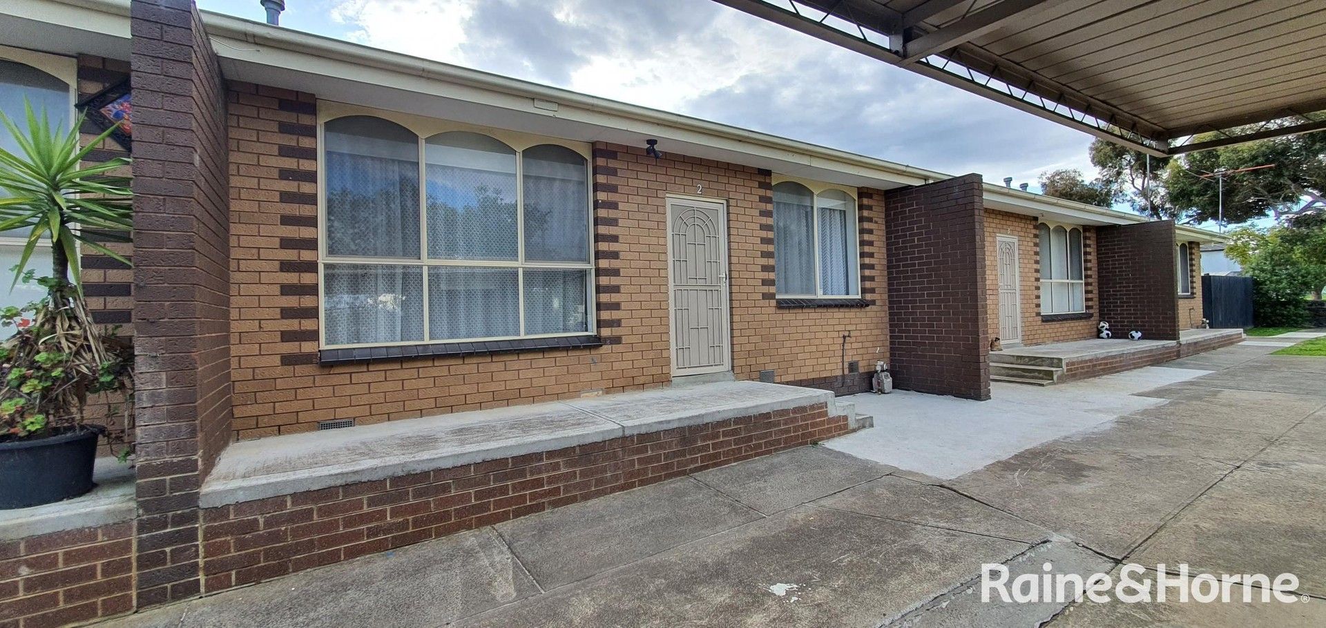 2 bedrooms Apartment / Unit / Flat in 2/1 Thomas Street ST ALBANS VIC, 3021