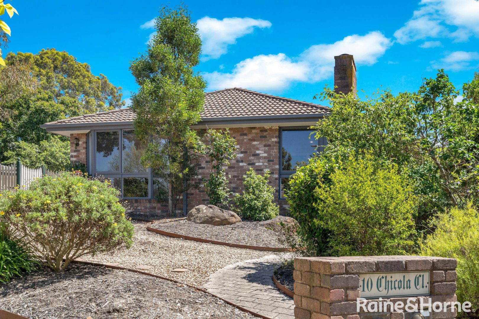 10 Chicola Close, Sunbury VIC 3429, Image 2