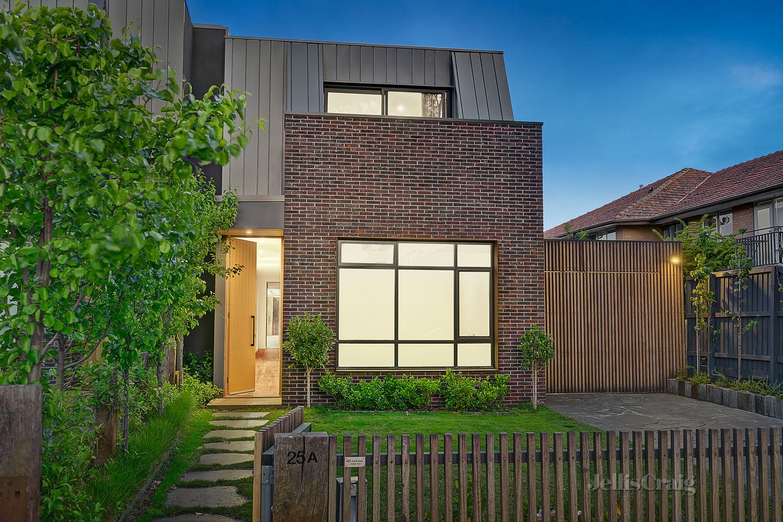 25A Malvern Grove, Caulfield North VIC 3161, Image 2