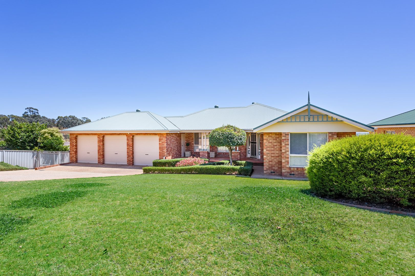 3 Clifton Street, Bourkelands NSW 2650