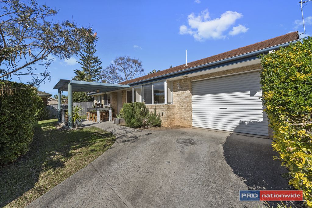 2/7 Russ Hammond Close, Korora NSW 2450, Image 0