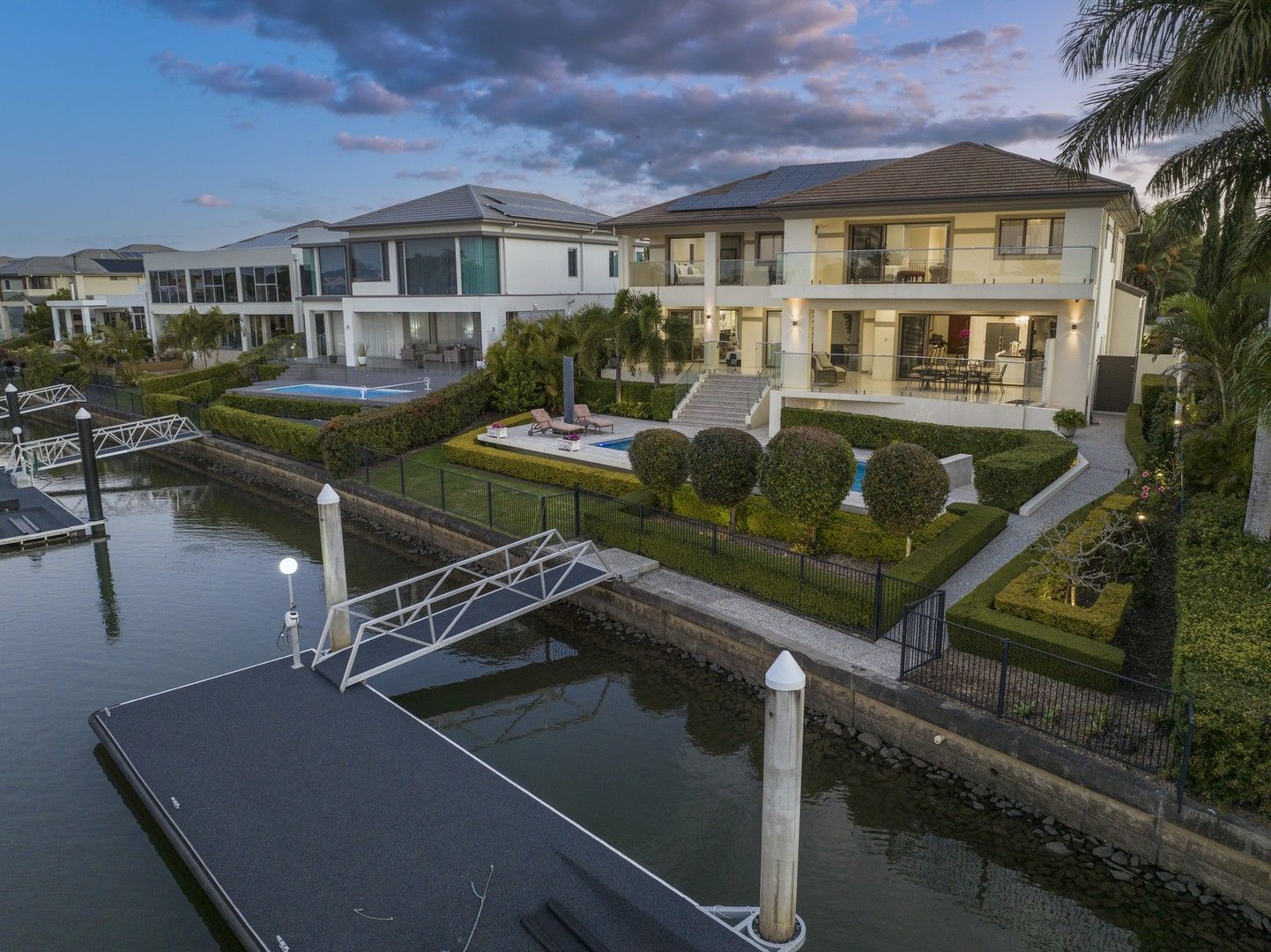 2595 Gracemere Circuit North, Hope Island QLD 4212 Domain